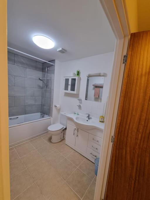 Appartamento Laura'S Place Isleworth Esterno foto